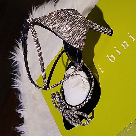 Heels - Picture 2 of 3